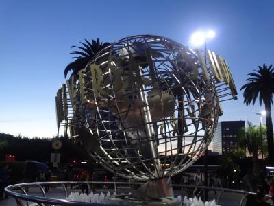 Die Universal Studios Kugel in ihrer vollen Pracht // The Universal Studios globe in all its magnificence